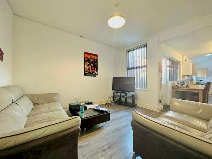 6 Bedroom House To Rent In Teversal Avenue, Nottingham, NG7