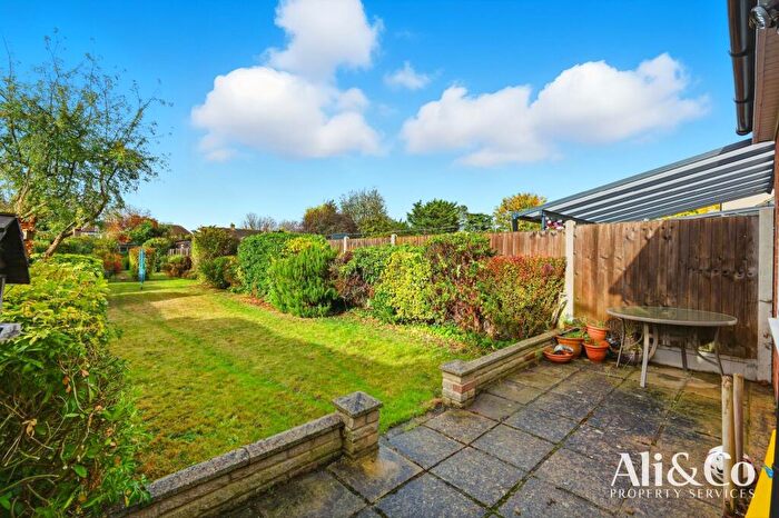 3 Bedroom Bungalow For Sale In Connaught Avenue, Grays, RM16