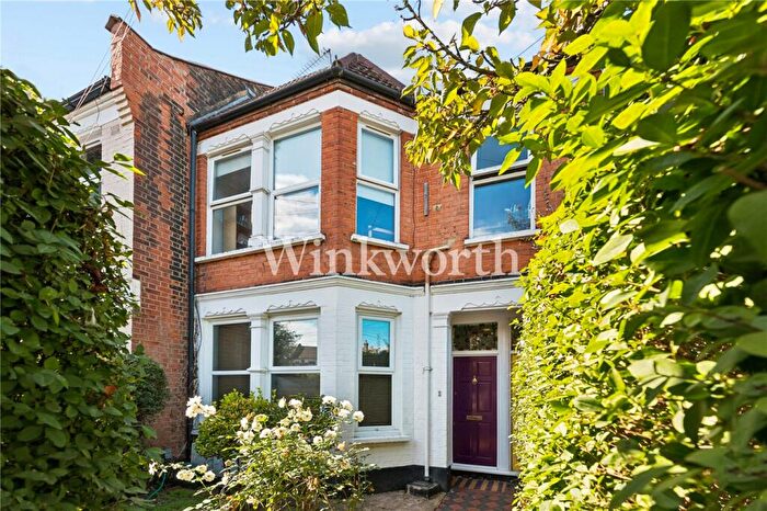 2 Bedroom Apartment To Rent In Fairbourne Road, London, N17