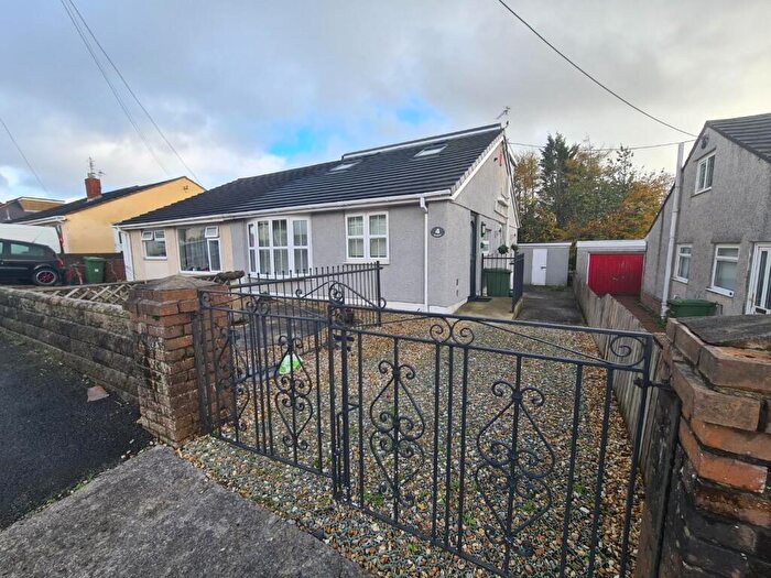 3 Bedroom Semi-Detached Bungalow For Sale In Belmont, Pencoed, Bridgend, CF35