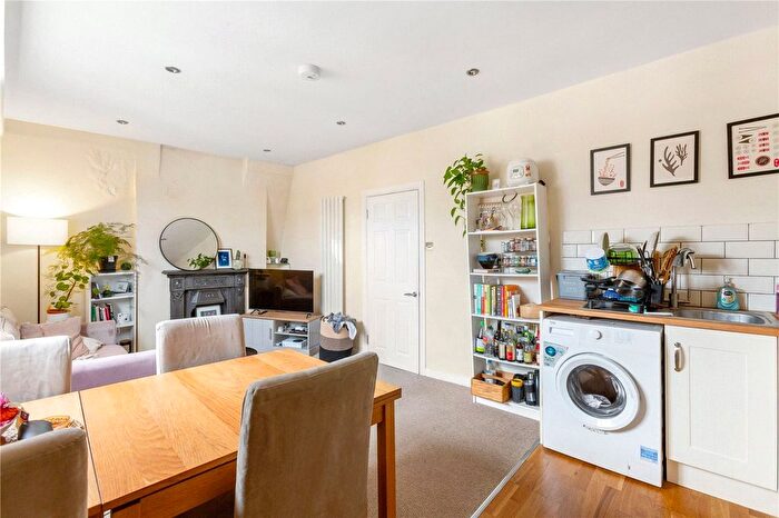 2 Bedroom Flat To Rent In Arlingford Road, London, SW2