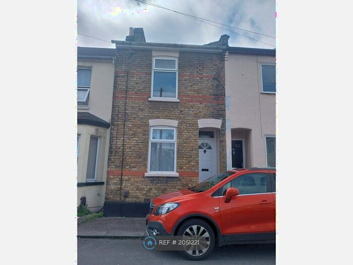 3 Bedroom Terraced House To Rent In Chamberlain Road, Chatham, ME4