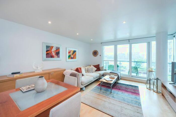 1 Bedroom Flat To Rent In St George Wharf, Vauxhall, London, SW8