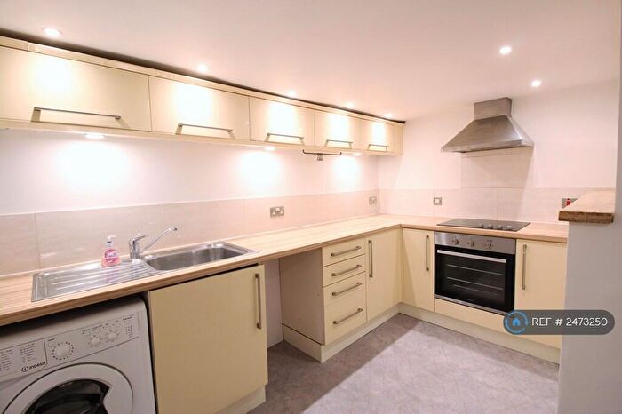 2 Bedroom Flat To Rent In Park Road, Wallington, SM6