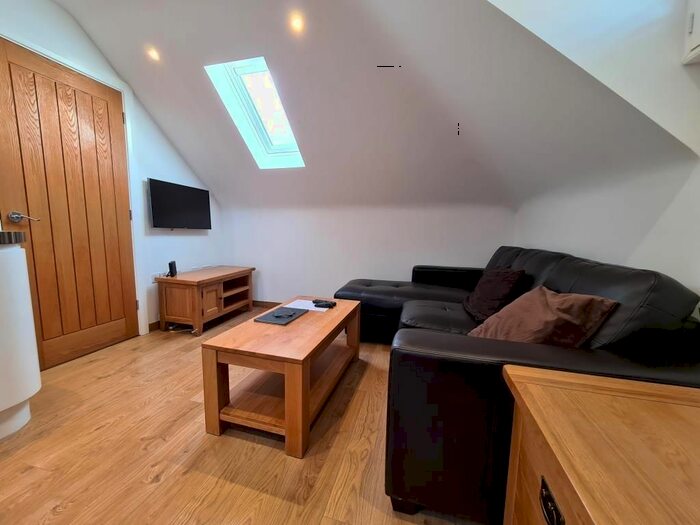 1 Bedroom Flat To Rent In Castle Crescent, Reading, RG1