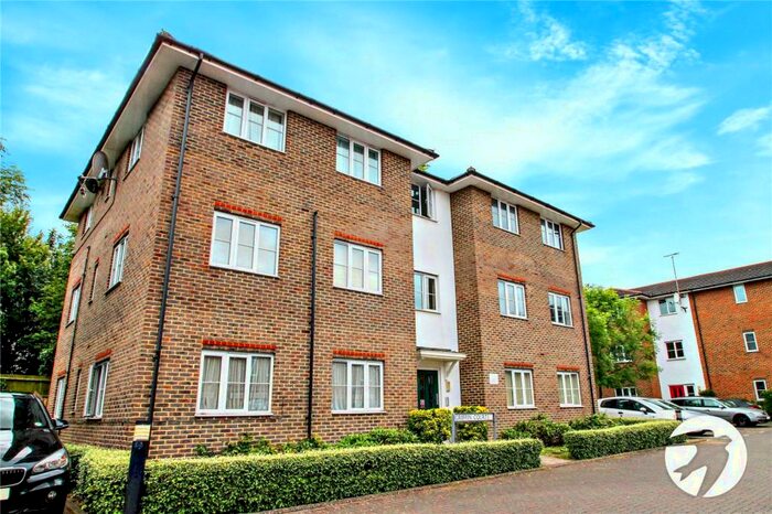 2 Bedroom Flat To Rent In Griffin Court, Gillingham, Kent, ME7
