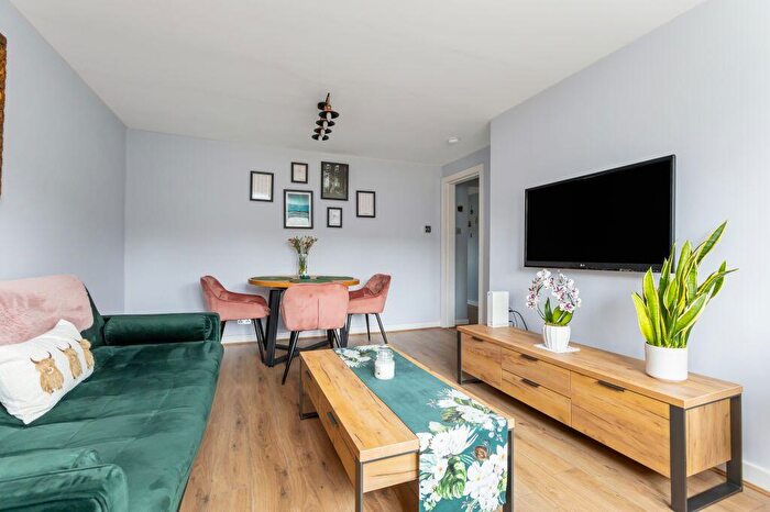 2 Bedroom Flat For Sale In / Glenure Loan, Clermiston, Edinburgh, EH4