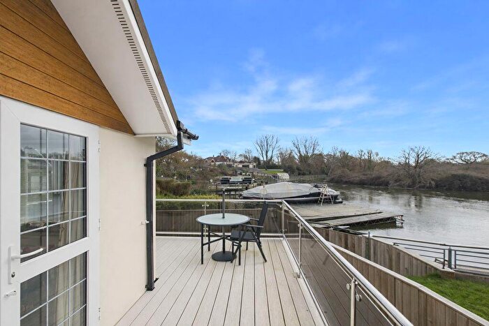 2 Bedroom Detached Bungalow For Sale In Beaulieu Avenue, Christchurch, BH23