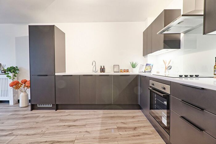 2 Bedroom Flat For Sale In High Street, Wickford, SS12