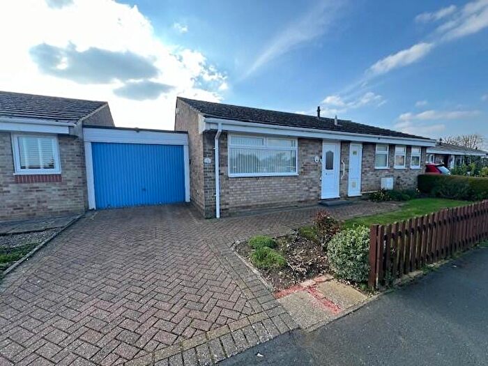 2 Bedroom Detached Bungalow To Rent In Browning Drive, OX26