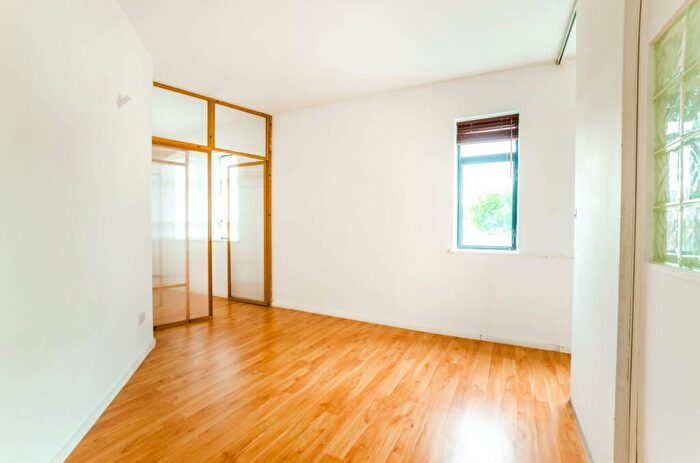 1 Bedroom Flat For Sale In Jedburgh Road, Plaistow, London, E13