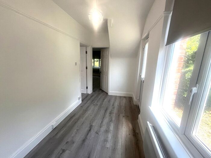 1 Bedroom Flat To Rent In Cowper Close, Bromley, BR2