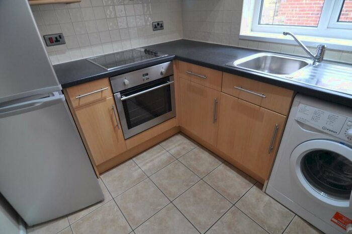 2 Bedroom Flat To Rent In Cavendish Court, Barnsley, S75