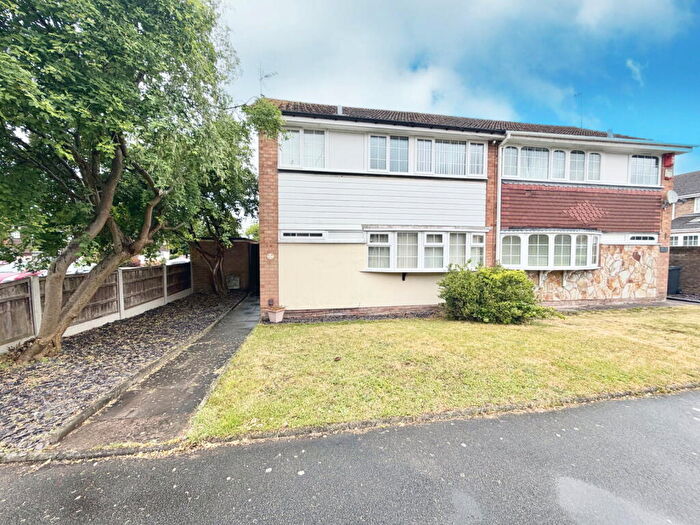 3 Bedroom Semi-Detached House For Sale In Clyde Mews, Pensnett, Brierley Hill, DY5
