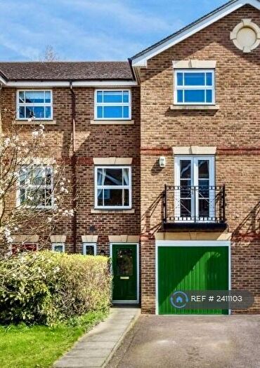 4 Bedroom Terraced House To Rent In Burns Close, Carshalton Beeches, SM5