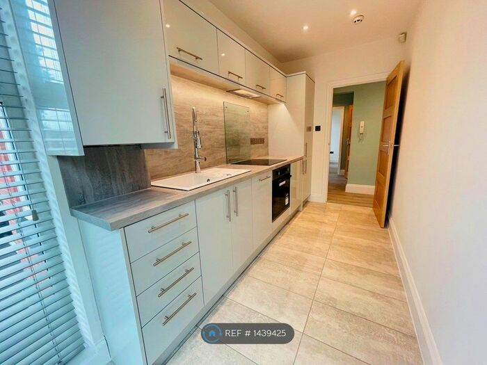 2 Bedroom Flat To Rent In Demesne Road, Manchester, M16