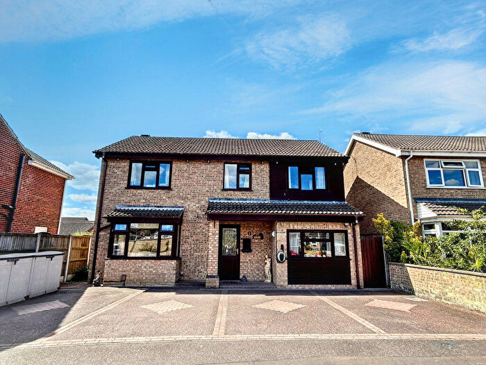 6 Bedroom Detached House For Sale In Shire Avenue, Bradwell, NR31