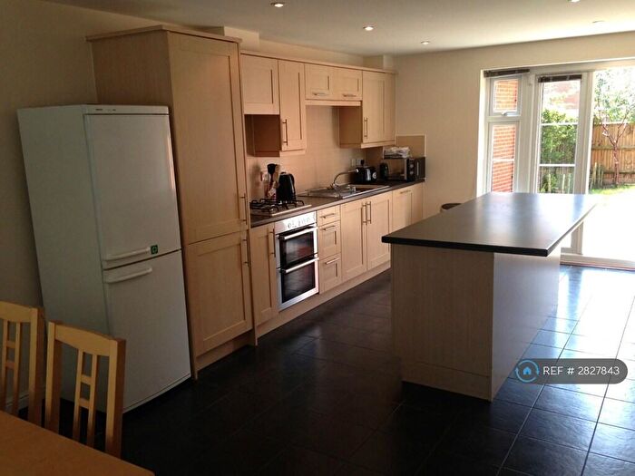 6 Bedroom Semi Detached House To Rent In Wall Brown Way, Aylesbury, HP19