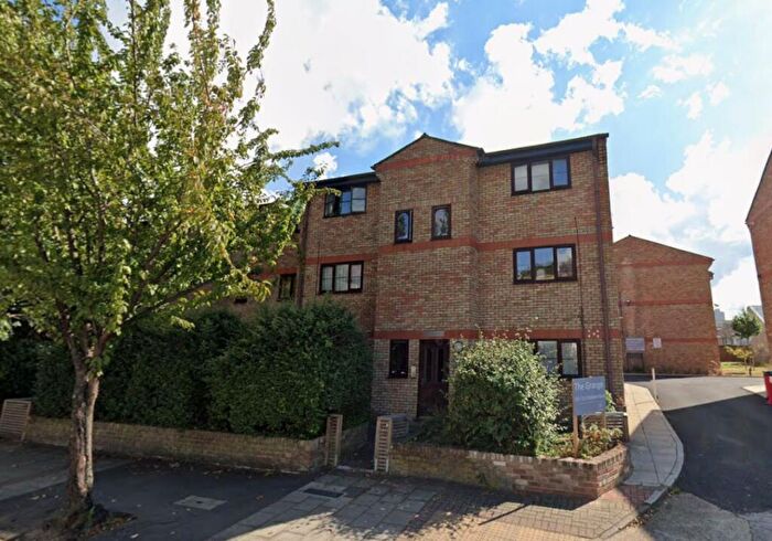 2 Bedroom Flat For Sale In First Floor Flat, Chobham Road, Stratford, London, Newham, E15