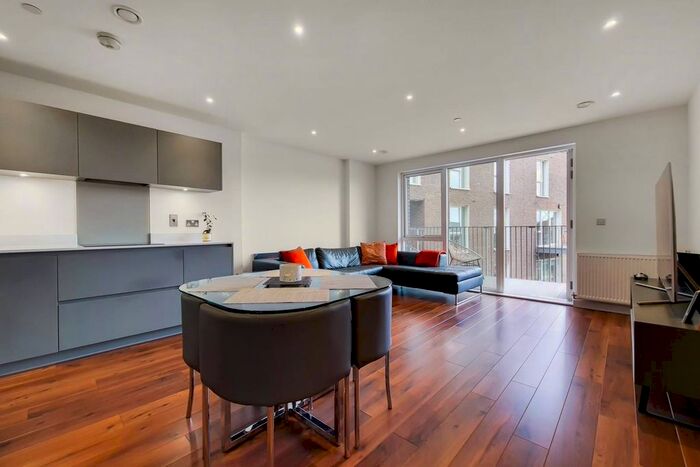 3 Bedroom Flat For Sale In Bowhouse Court, Lewisham, London, SE8