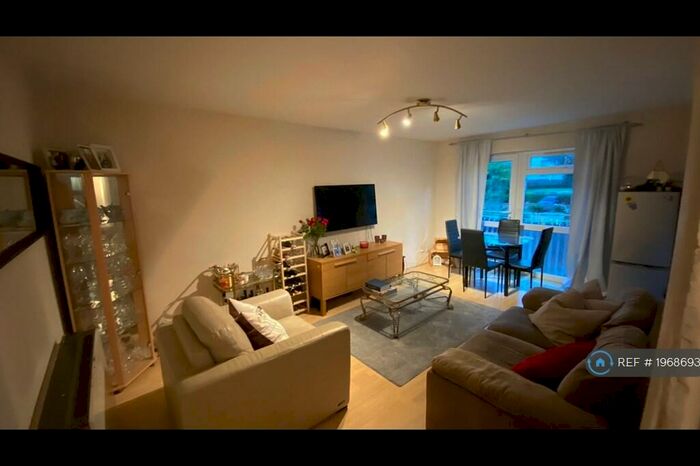 2 Bedroom Flat To Rent In Rufford Close, Harrow, HA3