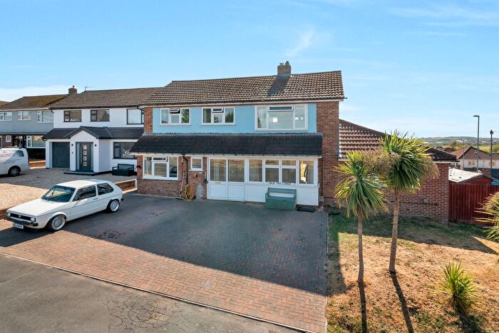 5 Bedroom Property For Sale In Field Barn Drive, Southill, Weymouth, DT4