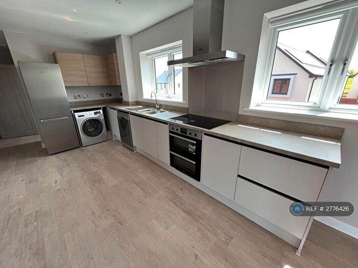 3 Bedroom Flat To Rent In Hutchings Drive, Exeter, EX1