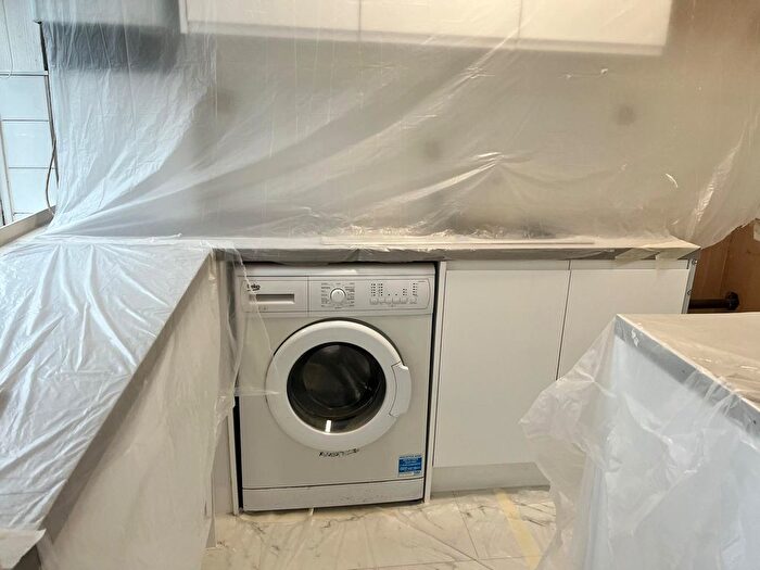 2 Bedroom Flat To Rent In Kingston Road, Epsom, KT19