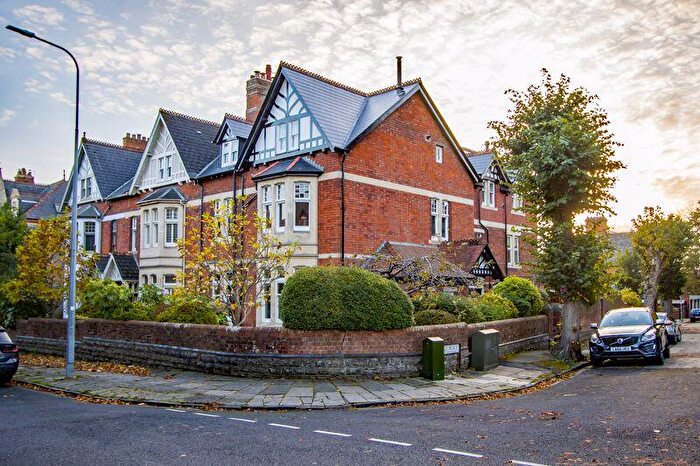 2 Bedroom Flat For Sale In Plymouth Road, Penarth, CF64