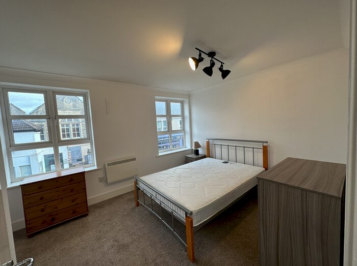 2 Bedroom Flat To Rent In Bradford Road, Swindon, SN1