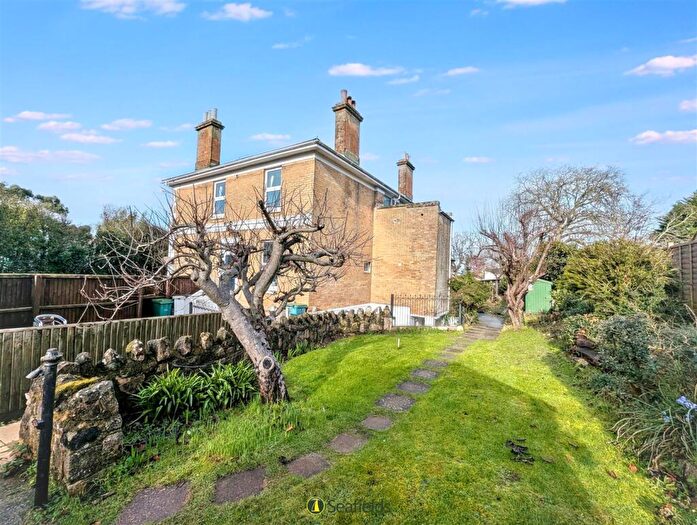 3 Bedroom Apartment For Sale In East Hill Road, Ryde, PO33