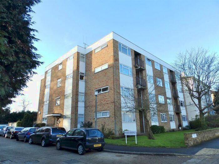 2 Bedroom Flat To Rent In Rivermead, Kingston, KT1