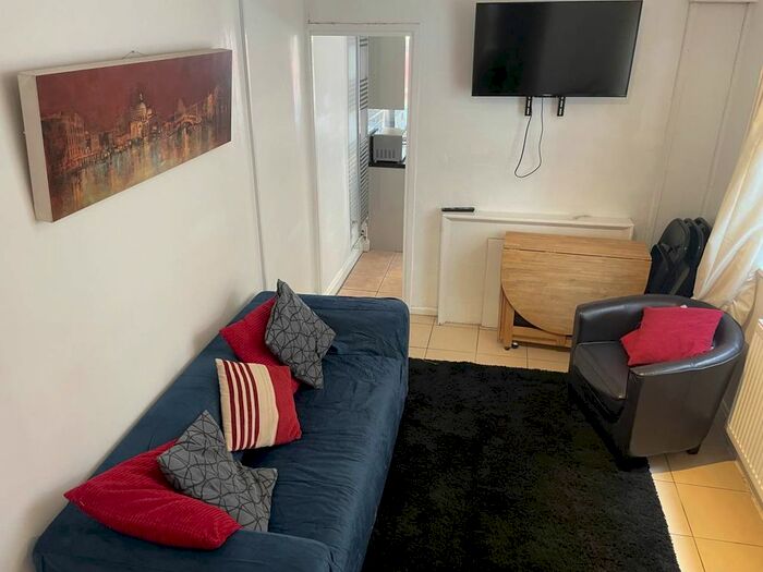 4 Bedroom Property To Rent In St. Helens Avenue, Brynmill, Swansea, SA1