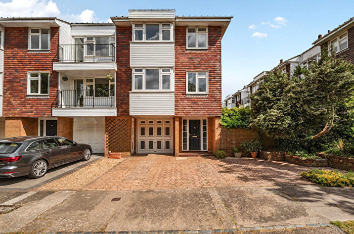 4 Bedroom House For Sale In Woodville Drive, Portsmouth, PO1