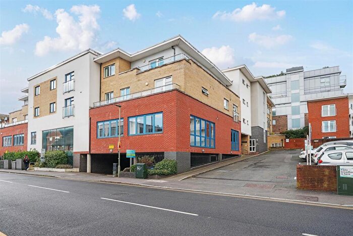 1 Bedroom Flat To Rent In Walnut Tree Close, Guildford, GU1