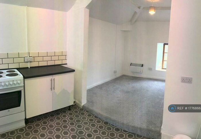 1 Bedroom Flat To Rent In Broad Street, Launceston, PL15