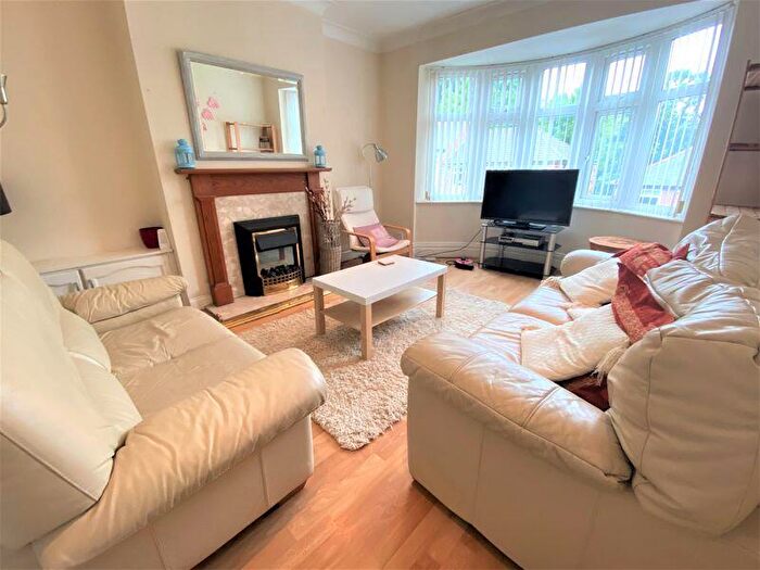 3 Bedroom Flat To Rent In Three Bed Student Flat, Shaftesbury Grove, Heaton, NE6