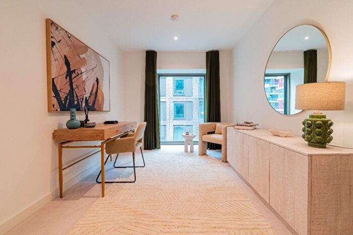 3 Bedroom Apartment For Sale In Starboard Way, London, E16