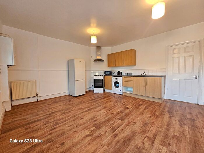 2 Bedroom Flat To Rent In Longley Avenue West, Sheffield, S5