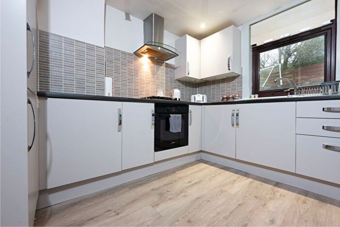 2 Bedroom Semi-detached House For Sale In Davaar Road, Greenock, PA16