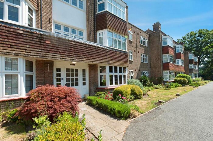 2 Bedroom Flat For Sale In Imber Close, Esher, Surrey, KT10