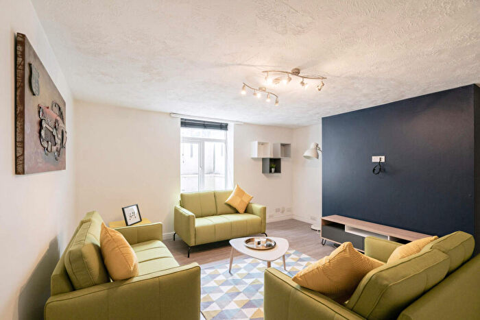 6 Bedroom House To Rent In Vinery Road, Leeds, LS4