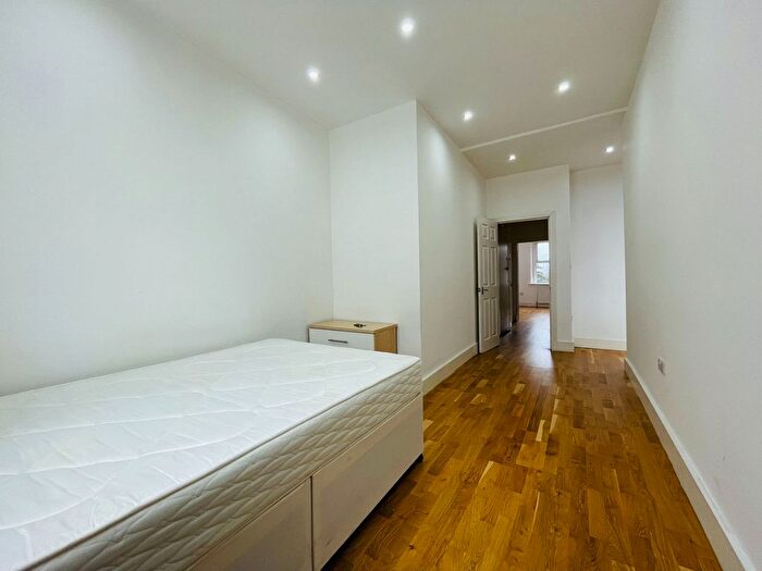 1 Bedroom Flat To Rent In Tooting High Street, Tooting Broadway, SW17