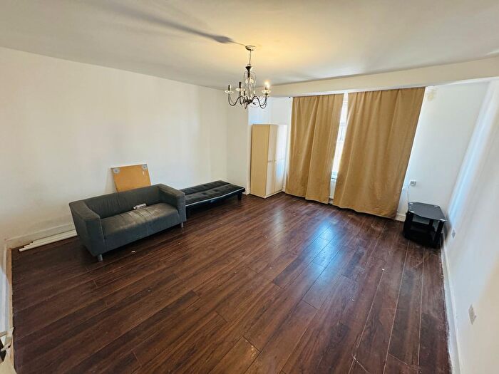 3 Bedroom Maisonette To Rent In Bingham Road, Croydon, CR0