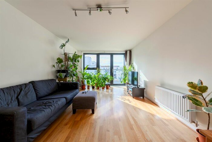 2 Bedroom Flat To Rent In Hillyfield, London, E17