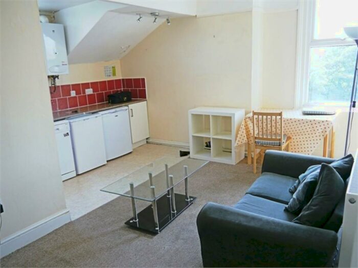 3 Bedroom Flat To Rent In Park Road, Nottingham, NG7