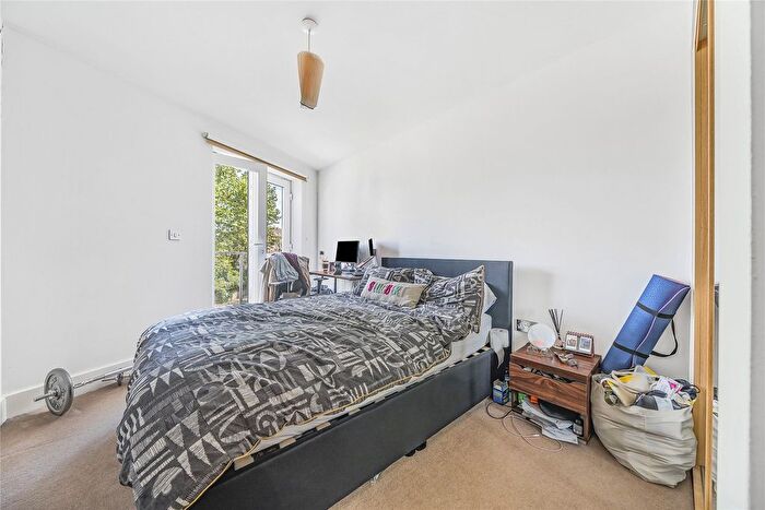 2 Bedroom Flat For Sale In Oakwood Avenue, Beckenham, BR3