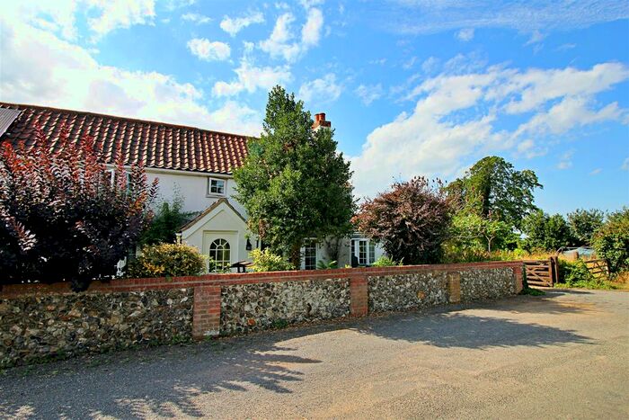 2 Bedroom Cottage For Sale In The Street, Thurne, Great Yarmouth, NR29