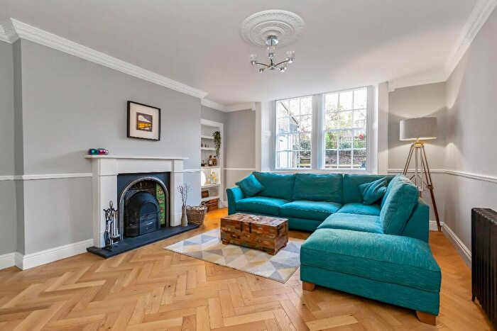 2 Bedroom Flat To Rent In Magdala Crescent, West End, Edinburgh, EH12