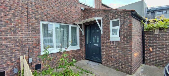 3 Bedroom House To Rent In Brownlow Road, London, E8